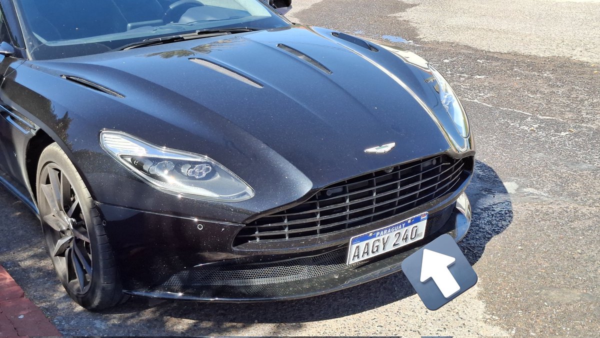ColeccionAutos's tweet photo. @LocosxPatentes acá el amigo del Aston Martin haci��ndose el dobolu en Punta del Este con la patente https://t.co/gYWo0ouVtz