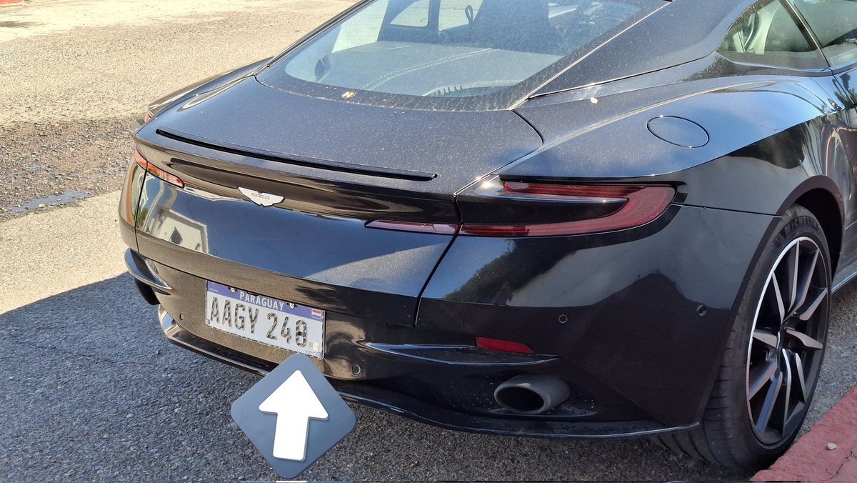 ColeccionAutos's tweet photo. @LocosxPatentes acá el amigo del Aston Martin haci��ndose el dobolu en Punta del Este con la patente https://t.co/gYWo0ouVtz
