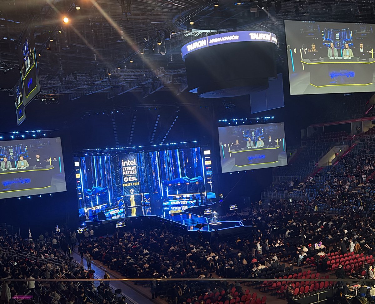 Åkte till Polen och kollade counter-strike. Livets jävla datorspel!