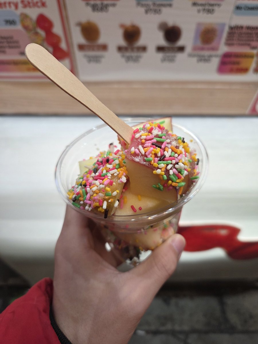 カドショ帰りにりんご飴食べました😊