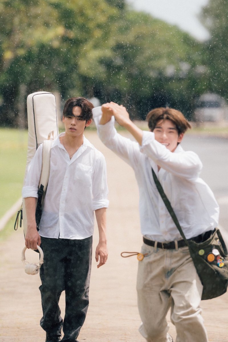 twnpich's tweet photo. ด้วงบังฝนให้เองน้าาาา 

DUANG WITH YOU EP2
#ด้วงกับเธอEP2 https://t.co/LHEj8ZByzQ
