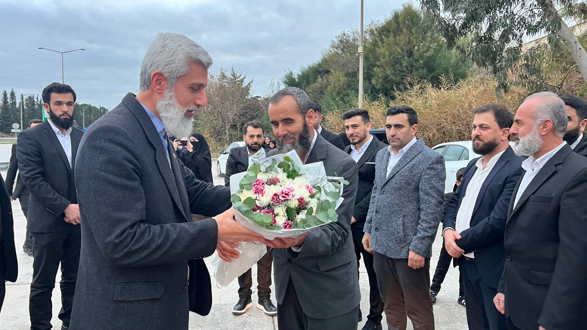 alparslankuytul's tweet photo. Alparslan Kuytul Hocaefendi, "Komutan Peygamber ve Huneyn Zaferi" konulu konferansını gerçekleştirmek için gittiği Mersin'de talebeleri ve sevenleri tarafından coşkuyla karşılandı.

AlparslanHoca Mersinde 
#FurkanKonferansları https://t.co/VeoL6l8pP7