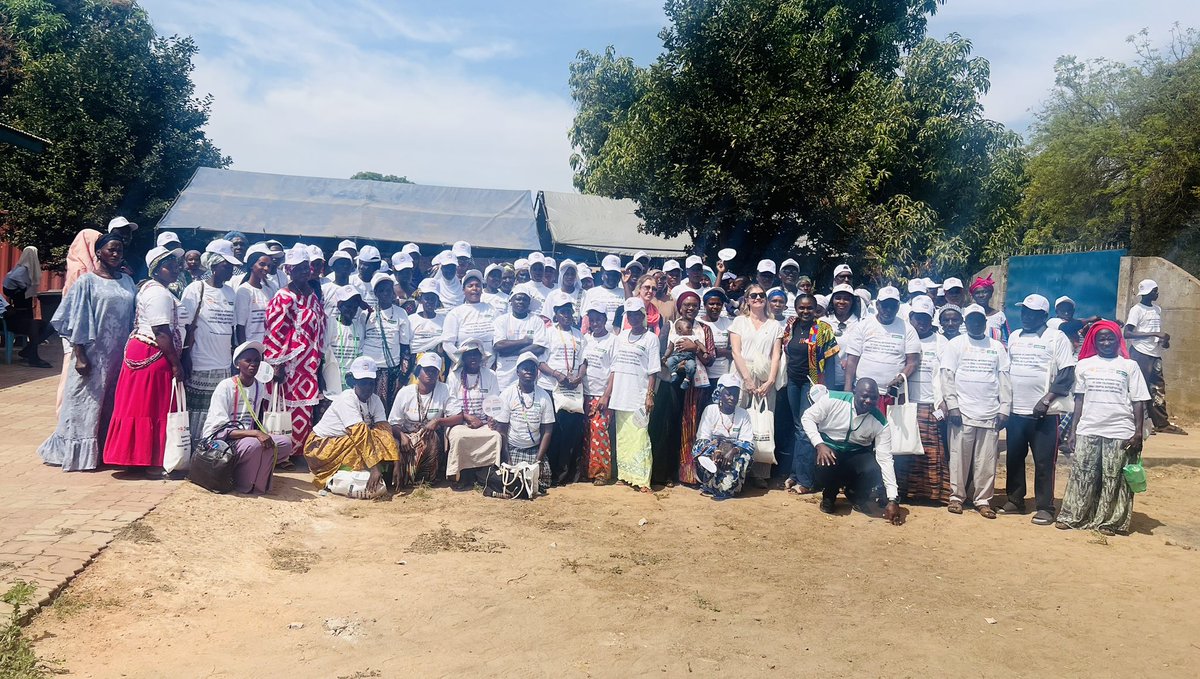 UNFPATheGambia's tweet photo. Today we joined our partners @WomenInLiberat1 in #Foni for a powerful grassroots community engagement marking #ZeroTolerance day. 

Alongside the @cooperaciocat, we engaged in vital intergenerational conversations—including with men—as part of our newly launched project to #EndFGM.