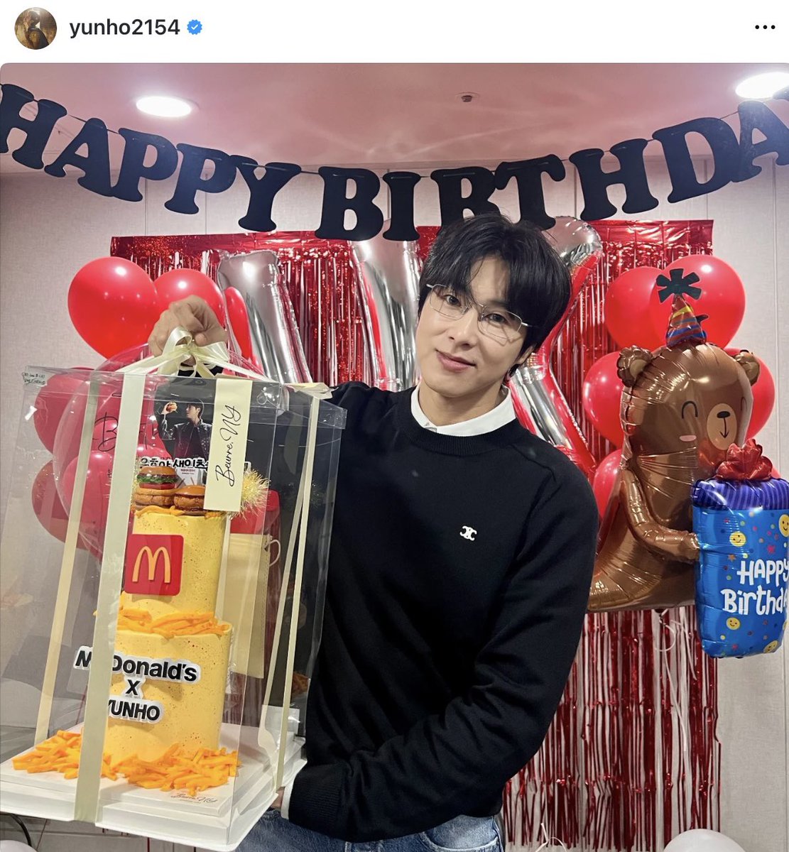 ユノ💕おやすみなさい💤 昨日のお洋服はCELINE とても落ち着いた紺色で