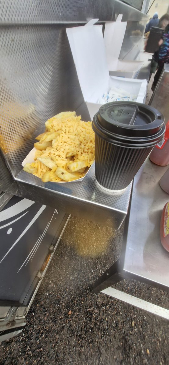 FitbaFocus's tweet image. 🧀🍟 Fitba Food

Cheese &amp;amp; chips at Elgin City
💷 £5.50
☕ Bonus hot drink on the side

Proper lower-league scran 👏
#FitbaFood #ScottishCup #AwayDays