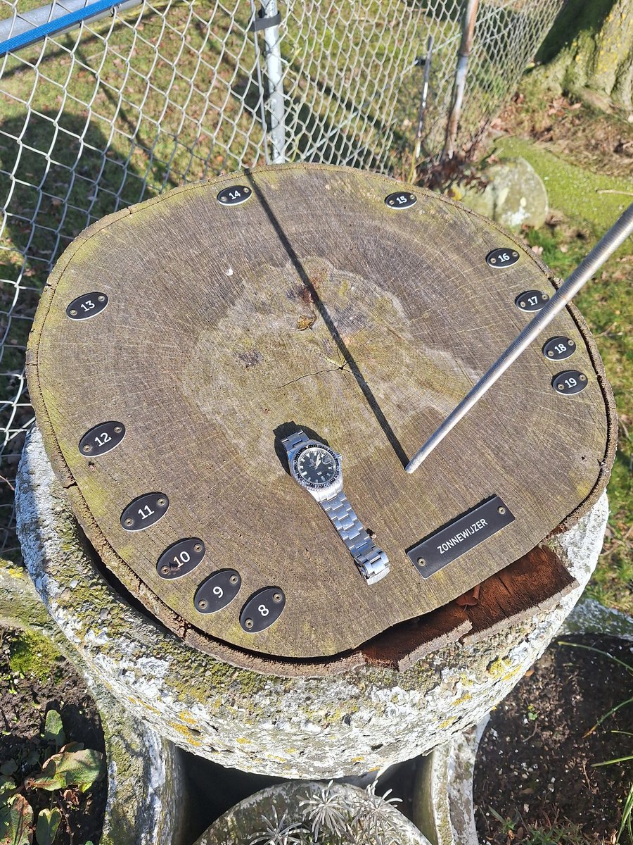 Onze zonnewijzer is nog netjes bij de tijd