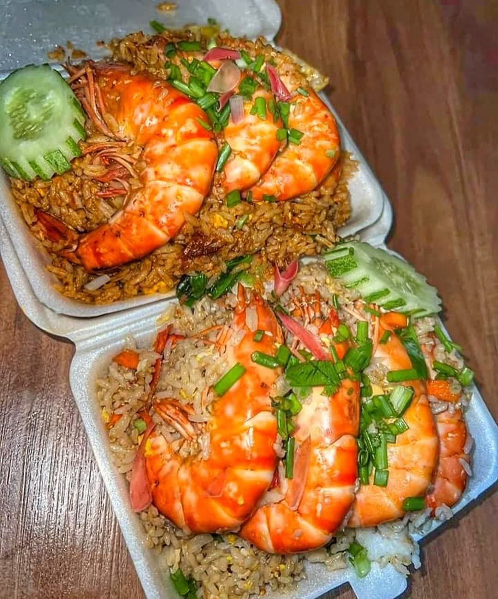 Ni bukan cerite main2, ni dah boleh panggil SOTONG SELAMBAK MASAK NASI GORENG.. If nak perut pulih dari kelaparan, kau kena cari nasi goreng macam ni.. 

Wujud lagi ke portion macam ni dgn harga murah? Niat nak sedekah bagi orang makan sampai puas ke? Murah rezeki owner selalu..