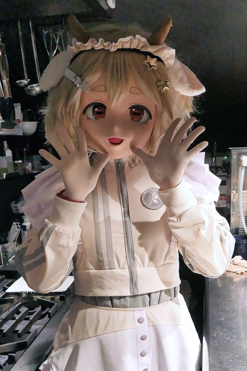 星宮カプリちゃんのファンミに参加して参りました。
美味しいカクテルと楽しいトークで、本当に素敵なイベントでした。
実際にお会いしたカプリちゃんは、マロ眉が可愛い超キュートな僕っ娘ヤギさん!
次回も是非参加したいです。

#星宮カプリ
#BarCapricorn