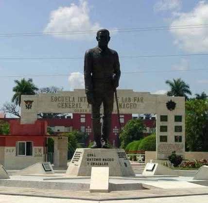 🇨🇺 Muchas felicidades al colectivo de la Escuela Interarmas de las FAR "General Antonio Maceo" (Eigam), en el aniversario 63 de su fundación. 
Hoy la Eigam es ejemplo de disciplina, ética y profesionalidad en el proceso de formación y superación de oficiales. 
#CubaEstáFirme