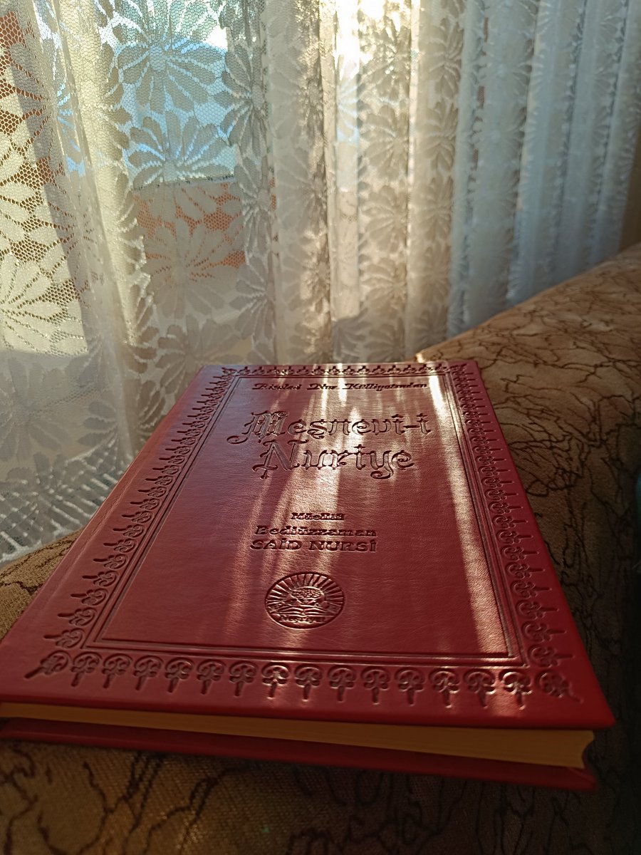 Âyâ bu insan zanneder mi ki, başı boş kalacak?
Hâşâ!..
Belki insan, ebede meb'ustur ve saadet-i ebediyeye ve şekavet-i daimeye namzeddir.
Küçük-büyük, az-çok her amelinden muhasebe görecek.
Mesnevi-i Nuriye - 179