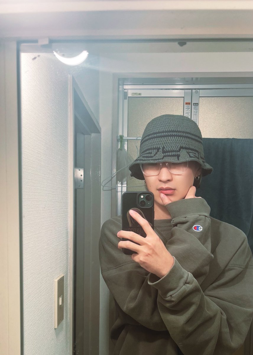 相性100点満点すぎるスウェットと帽子を合計3000円で購入して相当ゴキゲンに