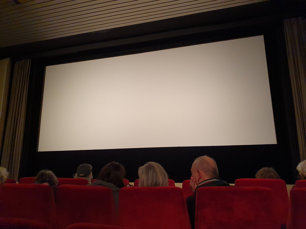 Wir gingen rein.

Wir wurden gut unterhalten. 

Wir können diesen Film sehr empfehlen. 

Wir werden wieder ein Lichtspielhaus besuchen.

#Kino
#Kinotipp
#Film