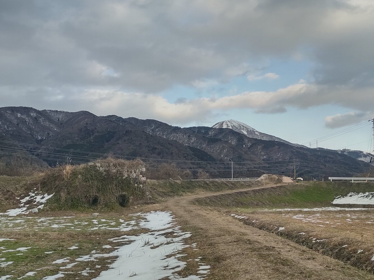 kireinakawasuki's tweet photo. 滋賀県長浜市東上坂町にある、地図にも文献にもない謎の遺構。

　数十年後には消えていたかもしれない真実を、間一髪で繋ぎ止めることができました。

　80歳代を含め地元の方々の認識を覆した、91歳の鮮やかな記憶。
その驚きの調査結果はこちらの引用投稿をご覧ください。 https://t.co/uK2AhJQSuG