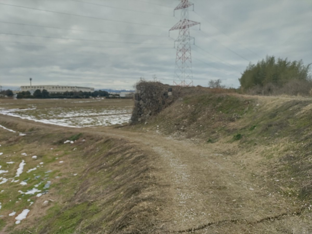 kireinakawasuki's tweet photo. 滋賀県長浜市東上坂町にある、地図にも文献にもない謎の遺構。

　数十年後には消えていたかもしれない真実を、間一髪で繋ぎ止めることができました。

　80歳代を含め地元の方々の認識を覆した、91歳の鮮やかな記憶。
その驚きの調査結果はこちらの引用投稿をご覧ください。 https://t.co/uK2AhJQSuG
