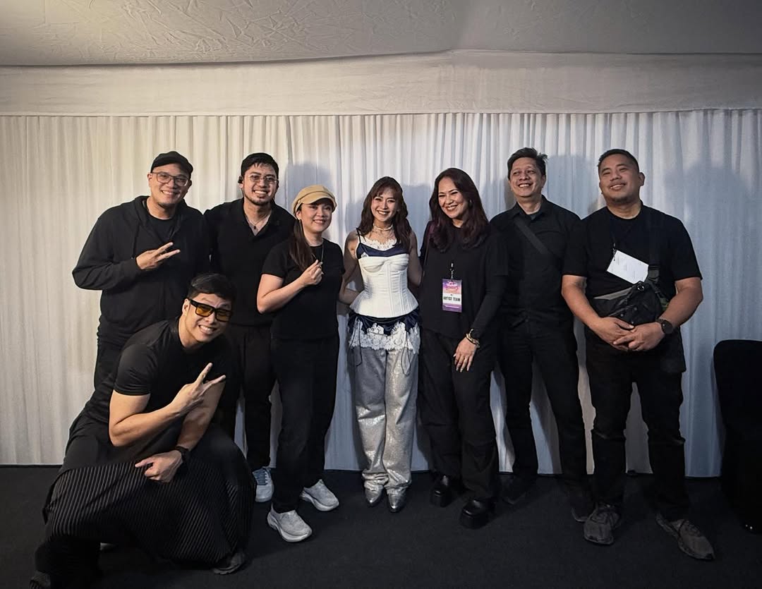 SG with the band and backup vocalists for the night. 🎶👌🏼

Wonderful Moments with SARAH G 
#SarahGeronimo 

📸: Migs Rañeses