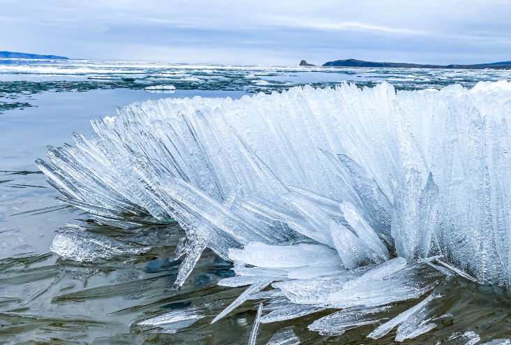 cmateika's tweet photo. @DataHaven_xyz  
I found this jagged bloom of ice along a frozen shoreline at dawn. The shards leaned like glass feathers, and I felt a quiet awe at nature’s geometry. I chose this spot for its wild, repeating pattern. https://t.co/HwQAu5b4gV