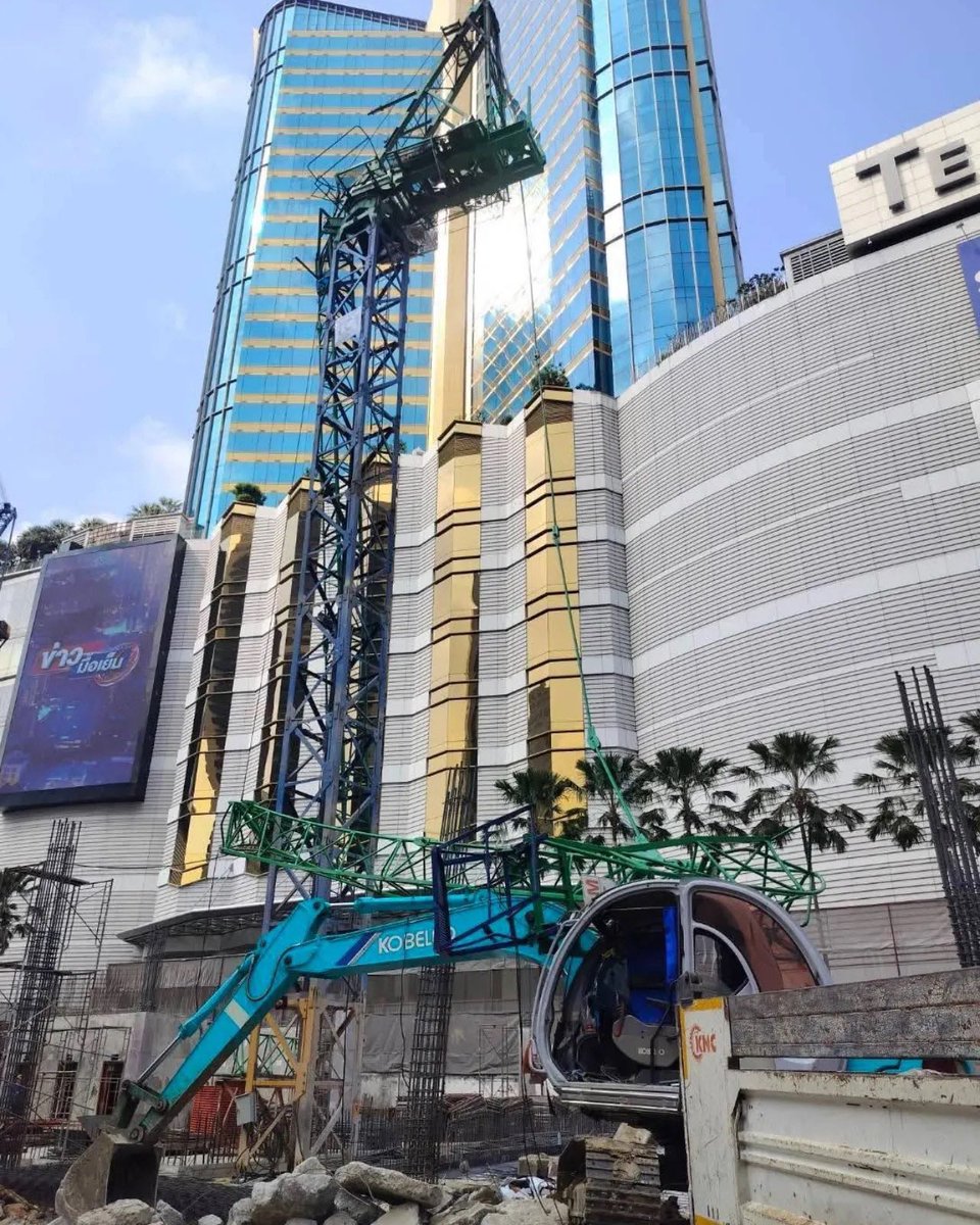 BKK_community's tweet photo. 𝗔 𝗖𝗿𝗮𝗻𝗲 𝗦𝘁𝗼𝗿𝘆

Two workers hurt. One fighting for his life.

We don’t report on every construction accident, but proximity changes perspective. When it’s this close, it stops being a headline and becomes a human moment.

This morning in Asoke, a tower crane arm collapsed at a construction site near a shopping mall. One worker, a Myanmar national, suffered a severe leg injury and was taken to Vimut–Theptarin Hospital. Another man was found in critical condition and rushed to Police General Hospital after CPR and AED intervention.

No speculation. No drama. Just hoping the injured recover, and that safety is never treated as routine.

@crane @asoke