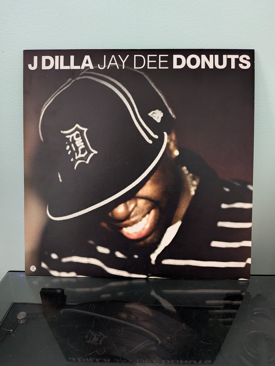 Today marks 20 years of Donuts. This album changed my life. Pretty sure I wouldn't be here posting about music all the time if I hadn't run into Dilla's masterpiece at just the right age. And it still delivers a massive dose of pure joy with every single replay 🍩