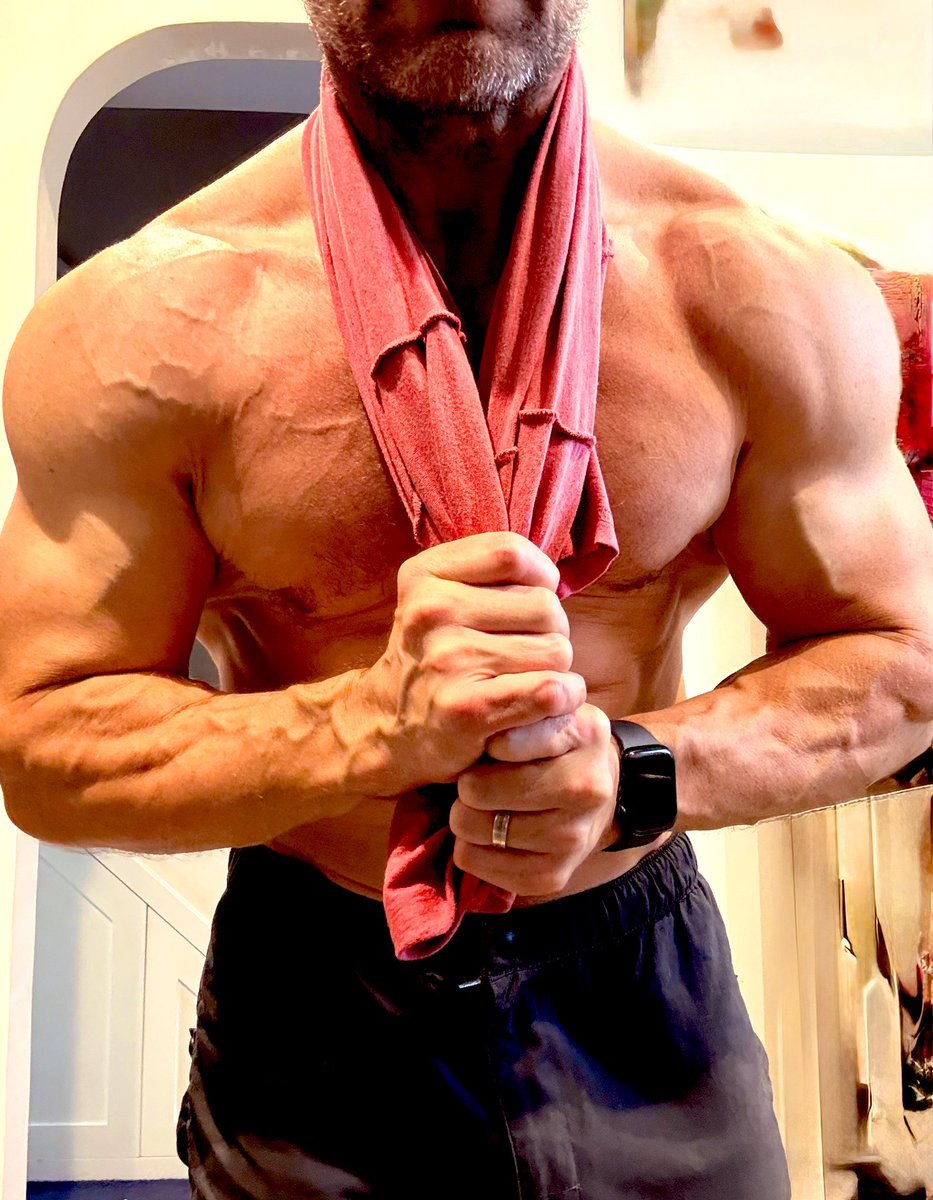 anthony_wellin's tweet photo. Oldie for #ShoulderSaturday 
Have a good weekend all https://t.co/cjm9fvauzt