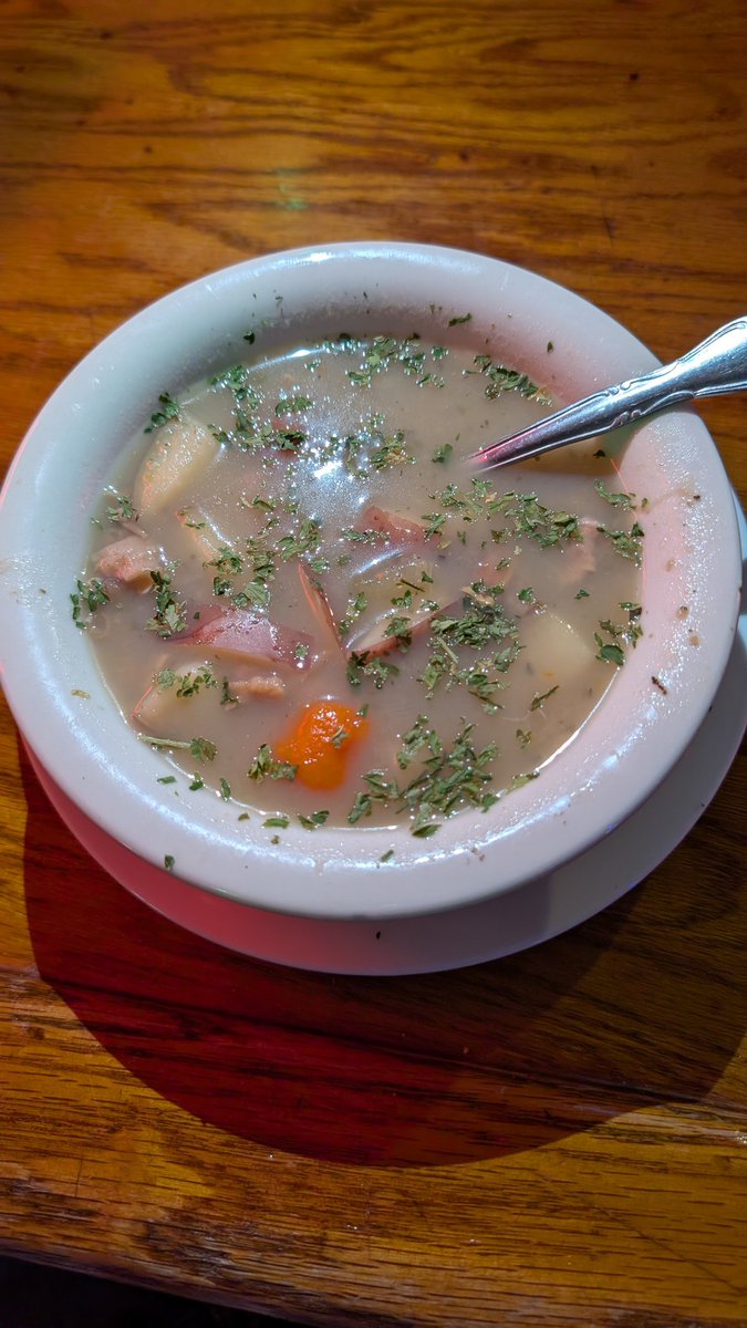 HarpoonLarrysVB's tweet photo. Harpoon's opens at 11:00am today.
Harpoon Larry's Oyster Bar 216 24th Street Virginia Beach Va. 23451 
Warm up by the fire place and enjoy the freshest seafood and coldest beverages at the beach for 34 years ⛱️🦈 https://t.co/RhZfABhcKK