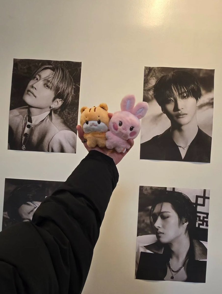 _suhmarked's tweet photo. @hello82official @hello82CHICAGO 
#ATEEZ_POPUP #hello82 #82giveaway ��
👐🏻❤️ https://t.co/4tkyxf3nyM