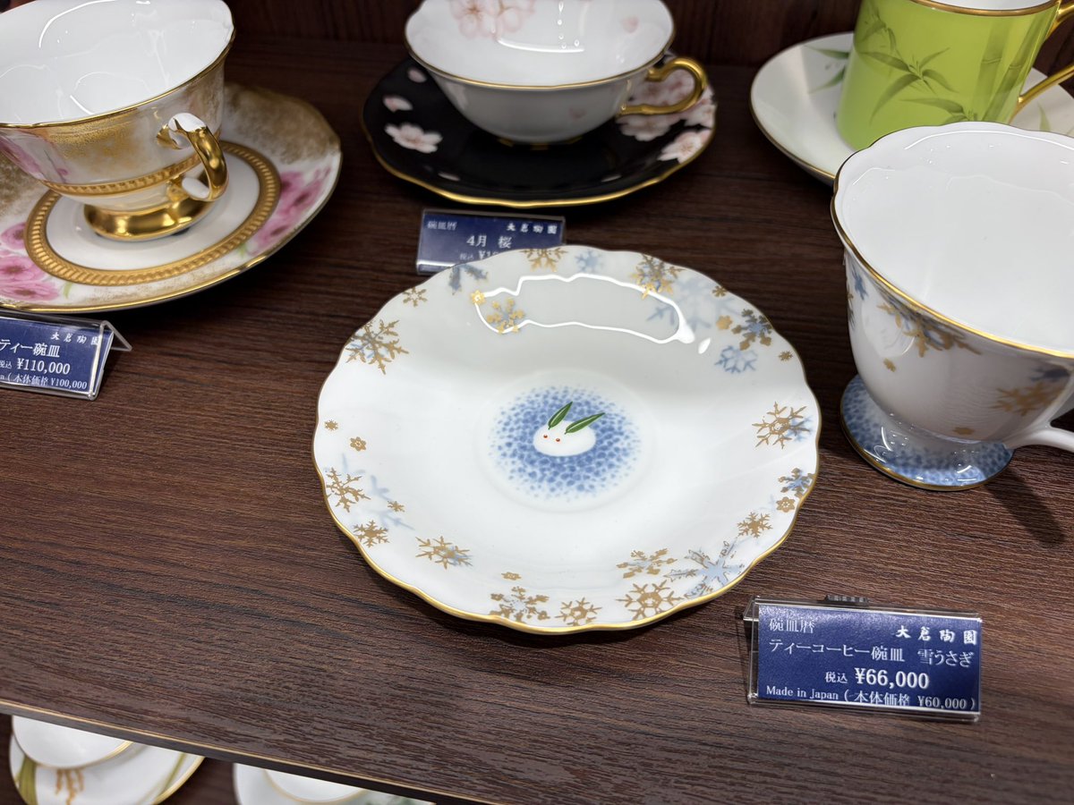 노리다케 본사가서… 아름다운 것과 아름다운 가격… 봤어요^^