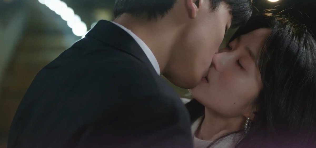 kenthusiastic10's tweet photo. First #NoTailToTell and now #PositivelyYours. I love it when the lead couple has that realization moment. Absolutely swoon-worthy! #PositivelyYoursEp7 #ChoiJinhyuk #OhYeonseo #Lomon #KimHyeyoon https://t.co/nNbliLswuZ
