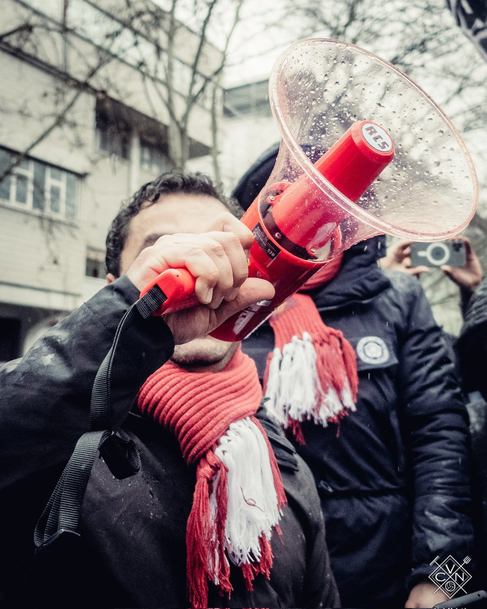 El Rayo Vallecano sigue sin informar a sus socios después de uno de los episodios más esperpénticos y vergonzosos de nuestra historia.

El césped es solo la punta del iceberg. Esto va de una gestión nefasta desde hace quince años.

PRESA INHABILITACIÓN.

#PresaVeteYa