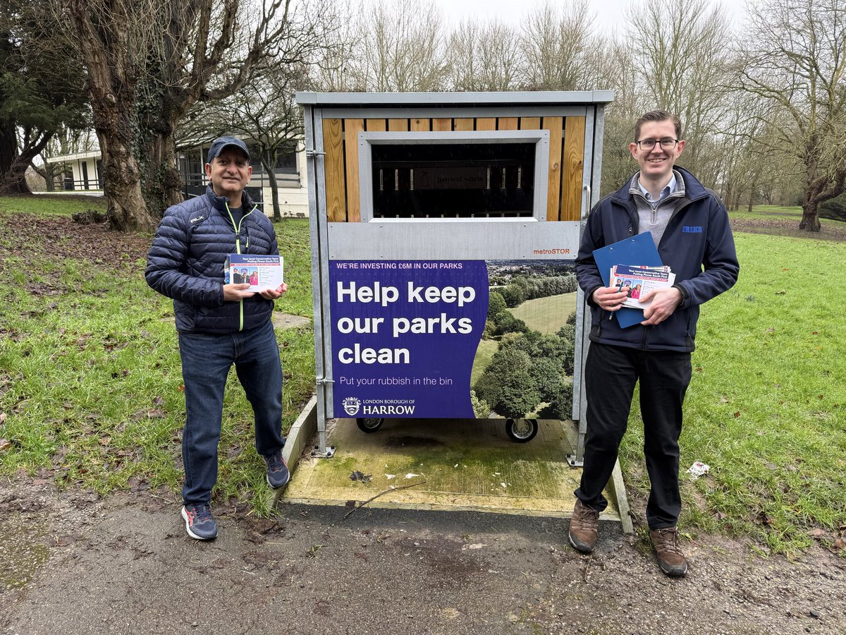 hiteshkkaria's tweet photo. Out in #PinnerSouth this morning made brighter despite โ๏ธweather by the great feedback from locals:
. Strong approval #RedRoute in #RaynersLane
. Love 1-Hr Free Parking
. Cleaner Streets with less Fly Tipping & ๐ to new Big Bins
. Road & Pavements improving
#ResidentsFirst https://t.co/8Ond6srx6S