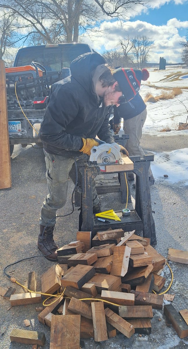 The wood on hole #18 bridge has been replaced and it looks fantastic!
Great job by Tony, Matt and Shea, maintaining a top-quality golf course for our members.