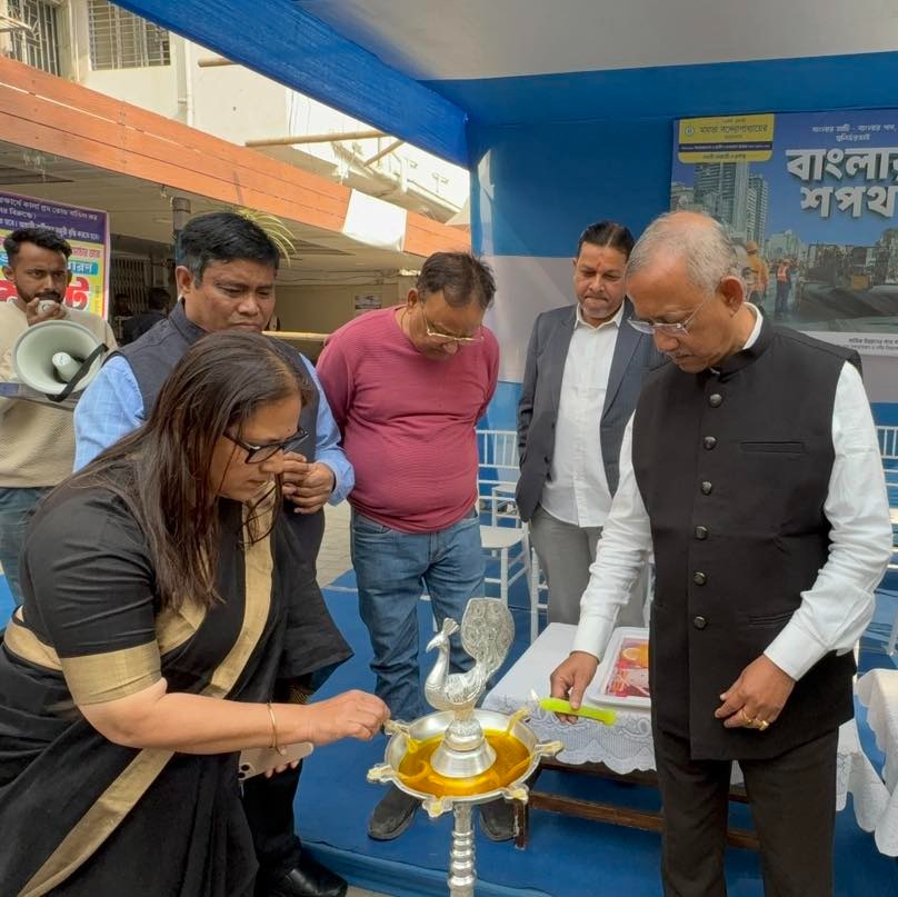 gautamdebaitc's tweet photo. Work has begun on 33 paved roads across various areas of 9 wards of Siliguri Municipal Corporation under the Pathashree project. These roads will make daily travel smoother, safer and dust-free, improving access to homes, schools, markets and hospitals. This people-centric initiative reflects the vision and commitment of Hon’ble CM Mamata Banerjee towards better roads for both urban and rural Bengal..