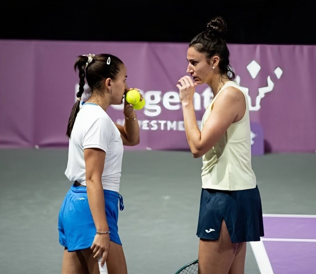 HoqaiPost's tweet photo. SARA SORRIBES  CAMPEONA 🏆 DE DOBLES EN EL WTA 250 DE CLUJ 🇷🇴

Junto a su compañera Rakhimova, vencen por 7-6(7), 6-3 a la pareja china formada por Zheng/Wang.

Primera gran alegría en el circuito femenino.

¡VAMOS! 🇪🇸🎾