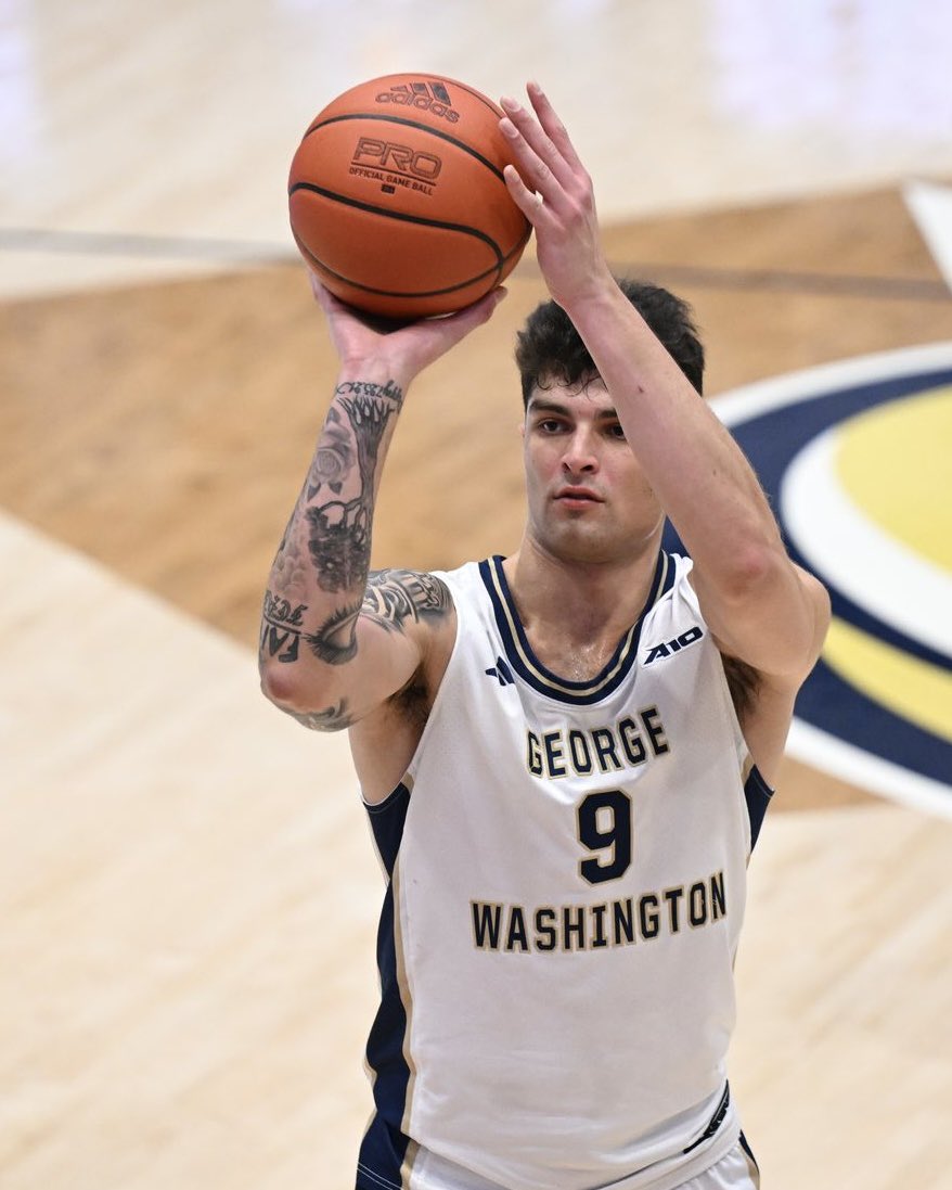 GW_MBB's tweet photo. Happy Birthday @gjohnson_3! 🎉 #RaiseHigh https://t.co/p2a58KsveG