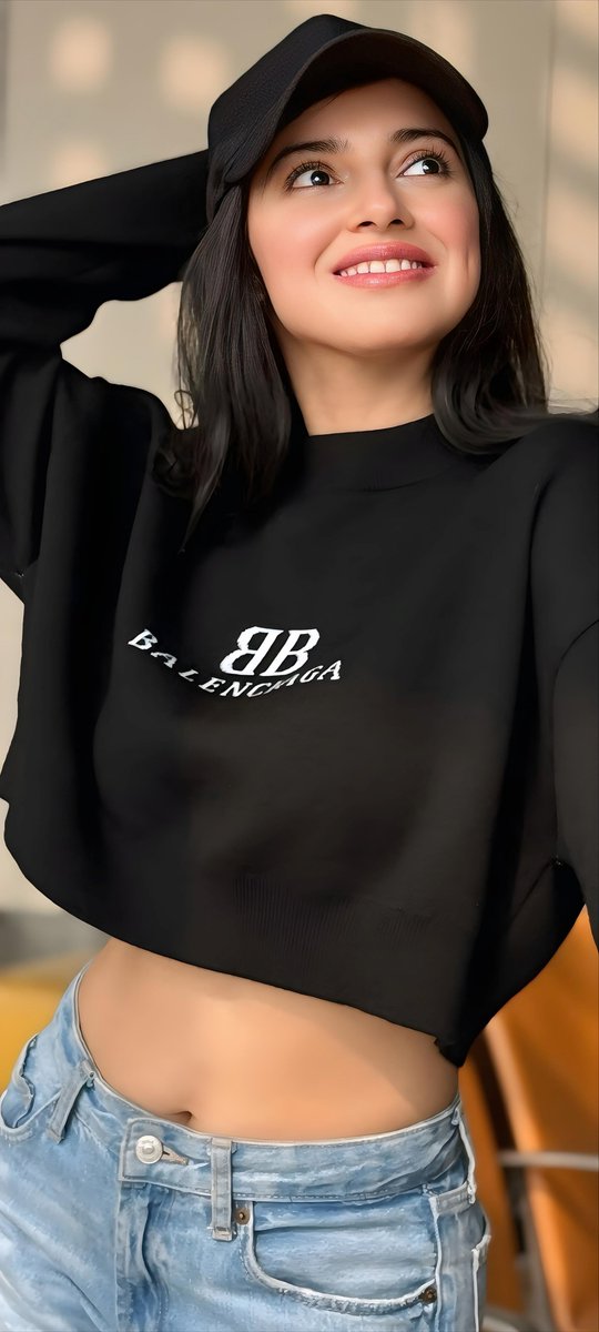 WallpaperIndian's tweet image. Black cap bringing cool casual vibe
👑 Divya Khosla Kumar 🖤

#DivyaKhoslaKumar #Divya