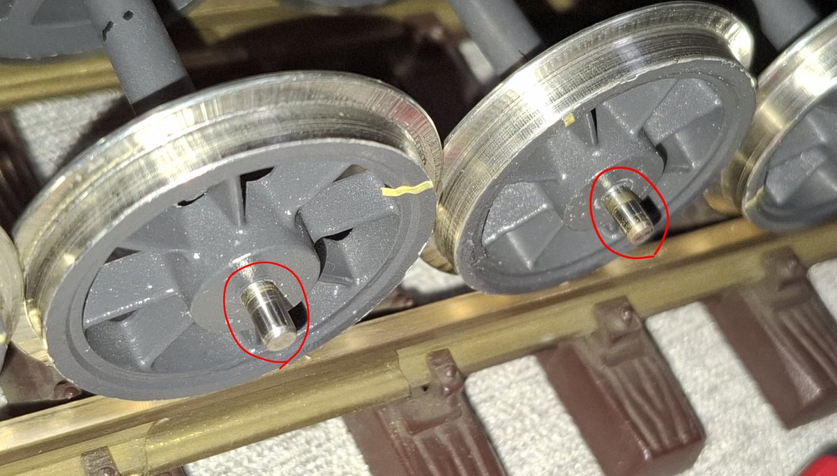 半年に一回くらい掃除してやらないと電気通らなくなるね