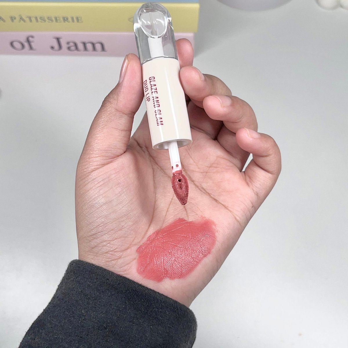 Minimal36889's tweet photo. ความจึ้งงงงง✨🫵🏻 Merrezca Duo Lip💭🎀
ลิปดูโอ้ที่มีทั้งเนื้อแมทท์และออยล์ ครบจบในแท่งเดียว ติดทนมากกกกก!! ทาแล้วไม่หนักปากเลย เบอร์ 08 สวยเริ่ดสุดๆๆ สีชัดตาแตกก👀♥️’

พิกัด : https://t.co/XyQXTFCmdX https://t.co/NkAXMQiY38