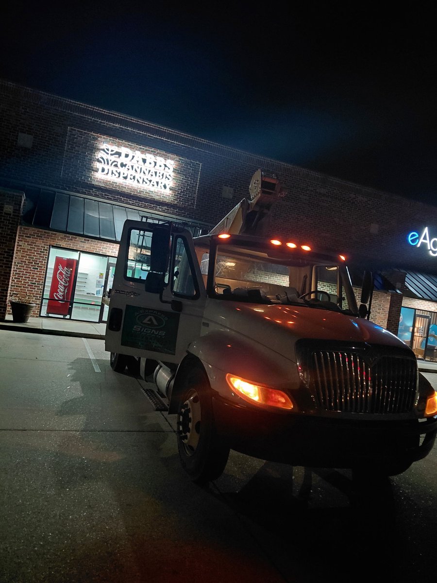 🚨 IT’S OFFICIAL, OCEAN SPRINGS! 🚨
The DABBS sign is UP and shining bright 🌿✨ This one hits different! We’re fired up to bring our vibe to the Coast and can’t wait to show y’all what’s coming next. More updates soon—this is just the beginning 👀💚