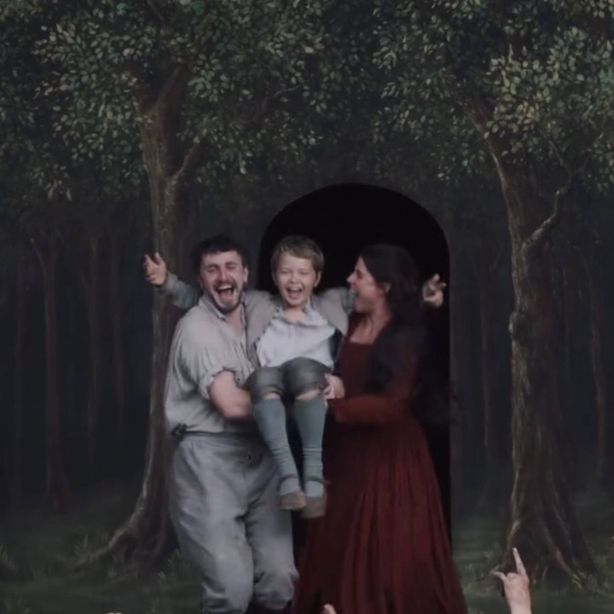 koreanoli's tweet image. Me watching Hamnet     Me recommending it