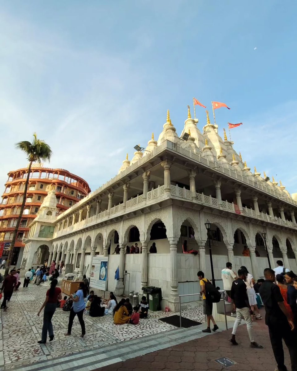 ashexe01's tweet photo. The moment you step in, everything slows down ✨
ISKCON energy hits different 🕉️
#ISKCON #SpiritualIndia #Peace #Krishna #Mumbai https://t.co/0EVZNnEVLf