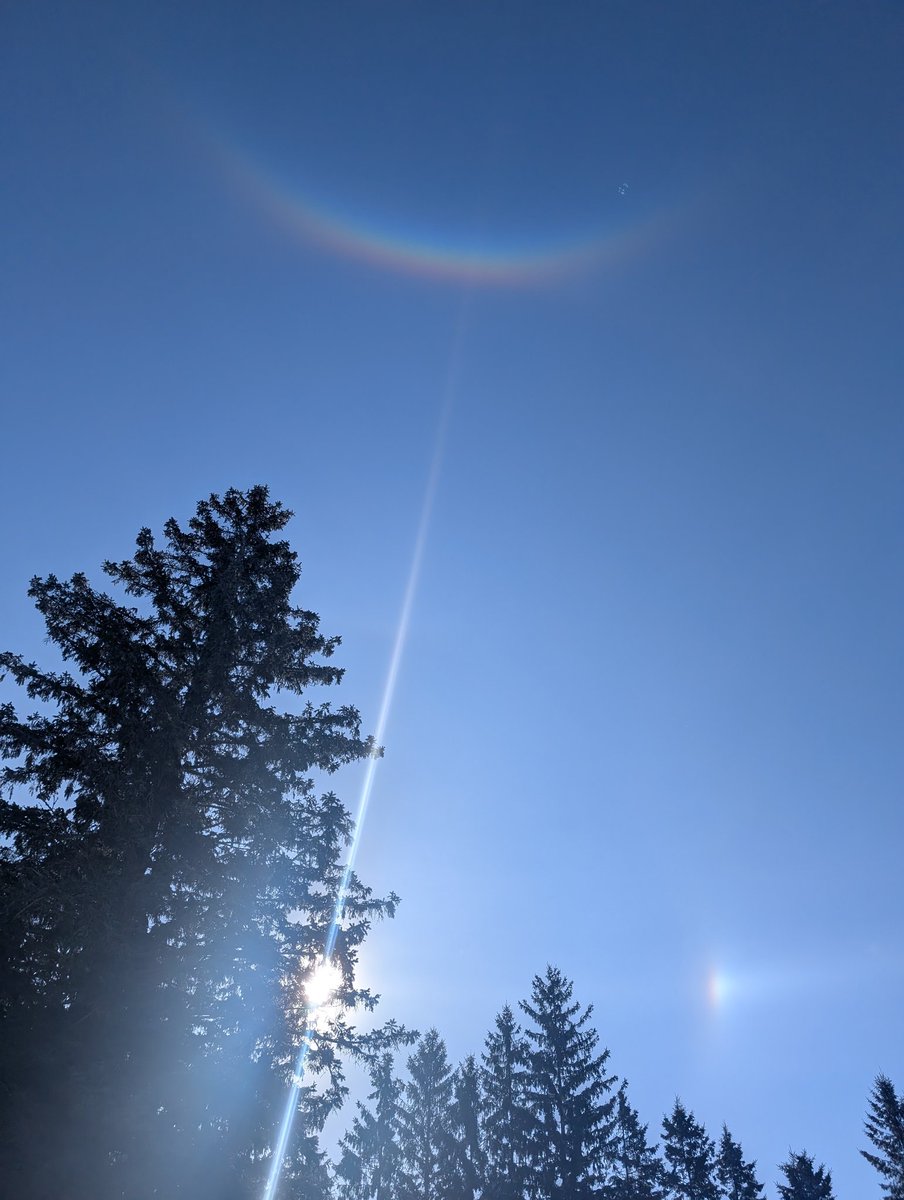 RileyMstar1's tweet photo. The Sun dogs this morning were reminding me of #MoonMusic by @coldplay 

#Sundog #Sundogs #Coldplay #Winter #Canada #RileyMorningstar https://t.co/UFKoS7ZugU