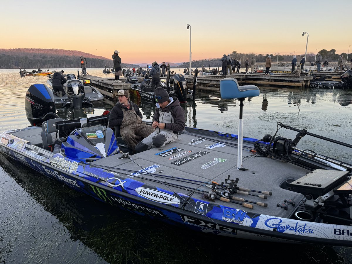 FxrProFishJapan's tweet photo. B.A.S.Sエリートシリーズ第1戦
現地ではFXR PRO FISH が大きくブース出展をしております。
新作の受注や展示、その他レギュラーアイテムの販売も行われており多くの観客で賑わっています。 https://t.co/KNpjKSEP6v