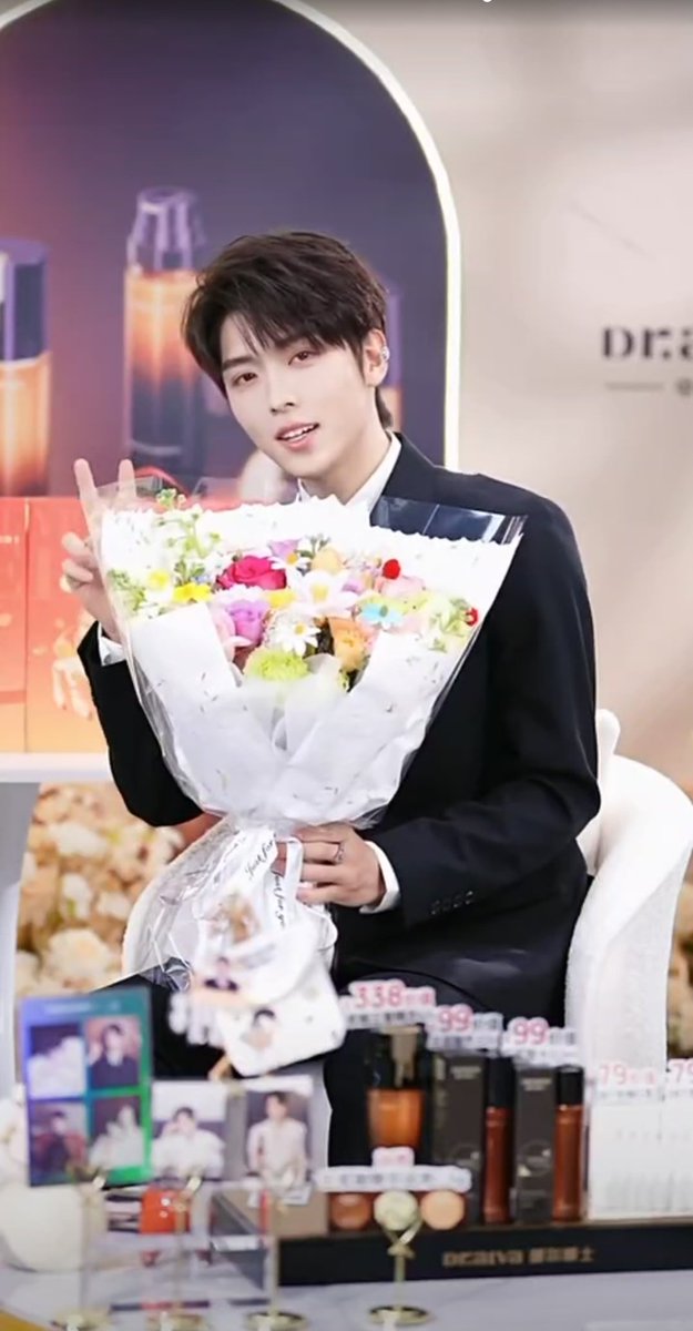 e7🏎️🏁🐯🦈☁️ tweet media