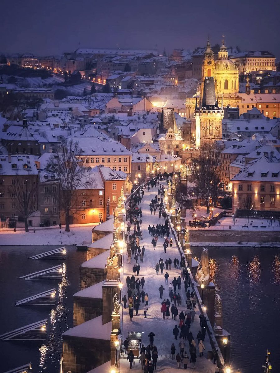 angelicaio81153's tweet image. Prague Winter Nightlights 
#art #photography #Prague #architecture #cityscape #fotografia #urban #landscape