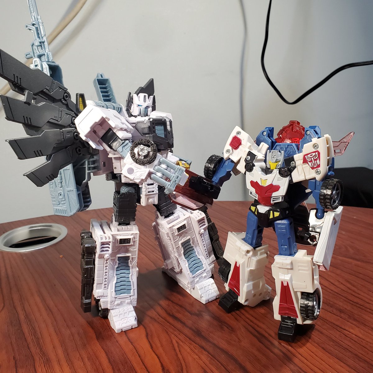 Bots_obsession's tweet photo. I love the idea that Nova Prime's Hot Rod equivalent is Getaway https://t.co/Gp9AV9BdXI