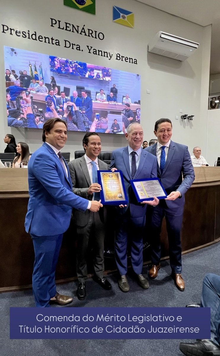 Ciro Gomes recebeu a Comenda do Mérito Legislativo, concedida pela Câmara Municipal de Juazeiro do Norte pela sua contribuição para o desenvolvimento do Estado e seu compromisso com o povo cearense.