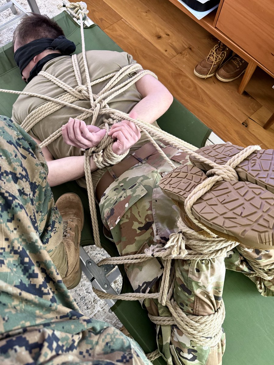 uniformedmenindistress tweet media