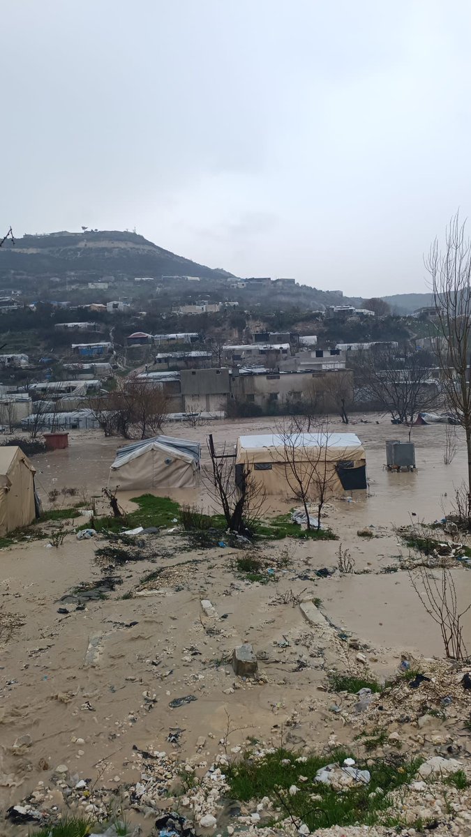 غرق مخيمات في الشمال السوري
حاربنا بشار الاسد 14 عاما بهؤلاء الذين ما زالو يعانون الان