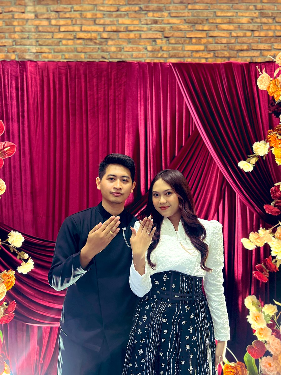 it's because two people swipe right🤪