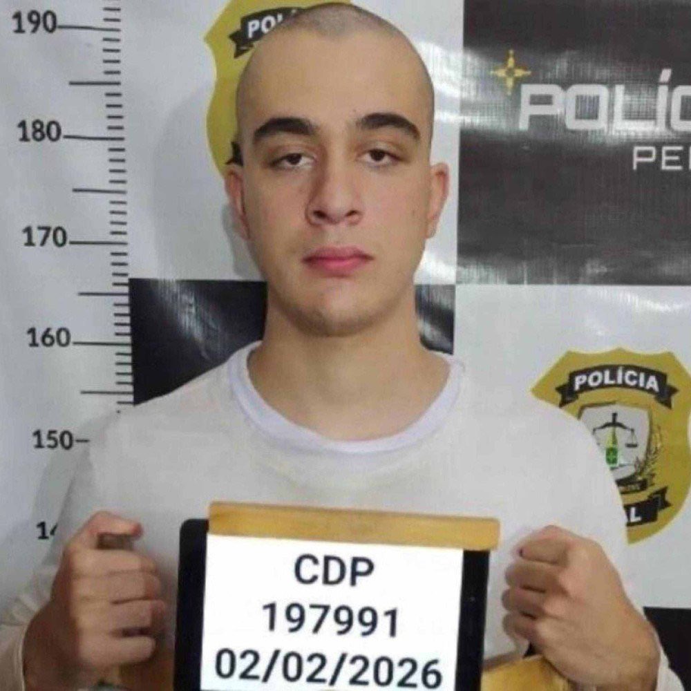 bicmuller's tweet photo. Pra não esquecer: Pedro Turra
Este é o assassino de um adolescente de 16 anos. Antes disso, ele já havia agredido um homem de 49 anos e foi denunciado por uma adolescente a quem ele teria obrigado a consumir bebida alcoólica e torturado com um taser https://t.co/UDmecvt9GJ