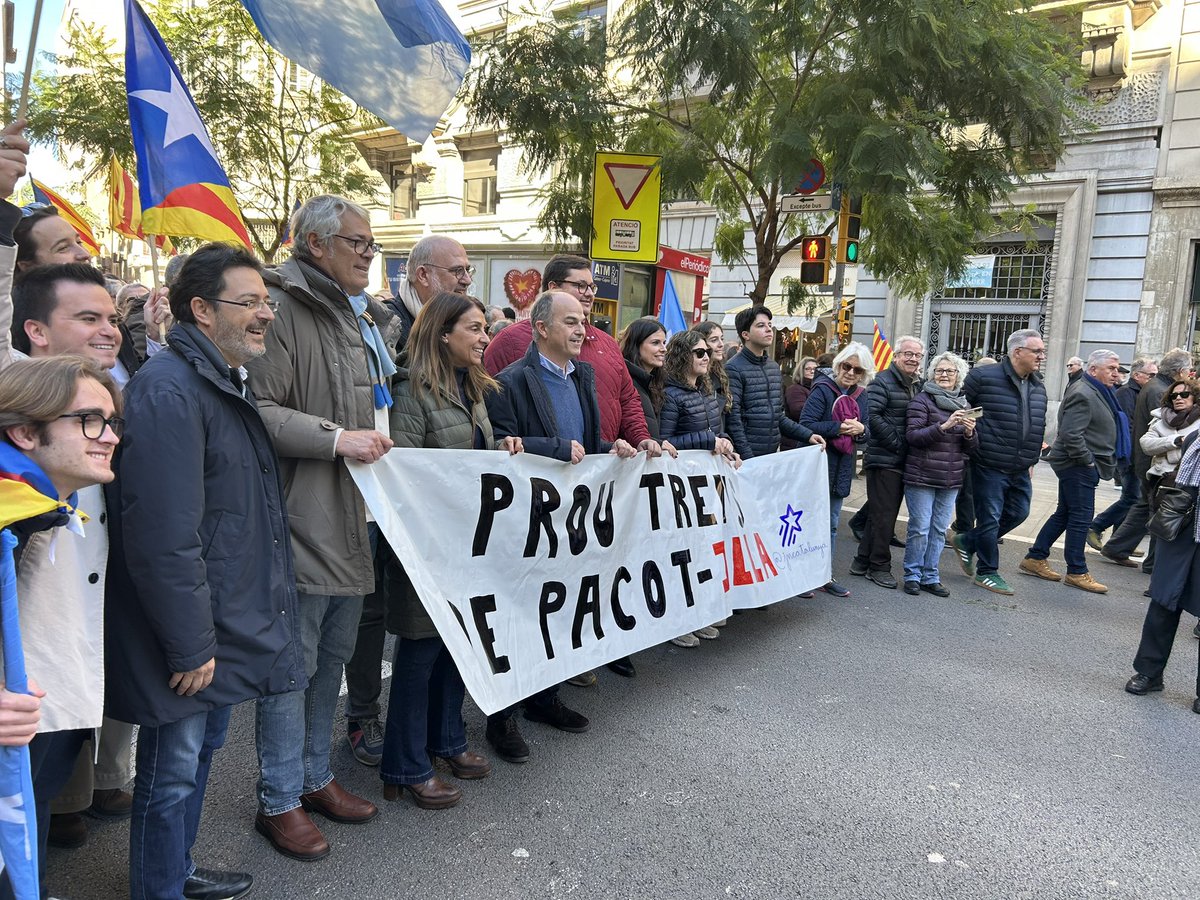 JuntsperCodines's tweet image. Hem estat a la manifestació contra el desgavell de @rodalies per dir que ja n’hi ha prou.